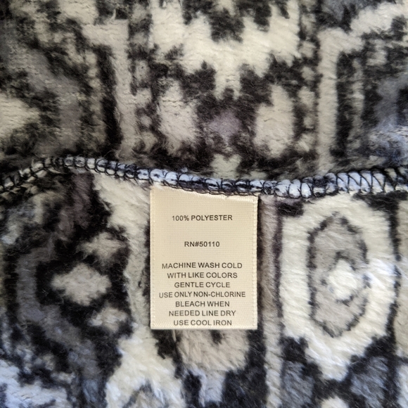 🌼 Feathers Tribal Print Soft Fleece Pullover, Black/White S NWT - Picture 5 of 5